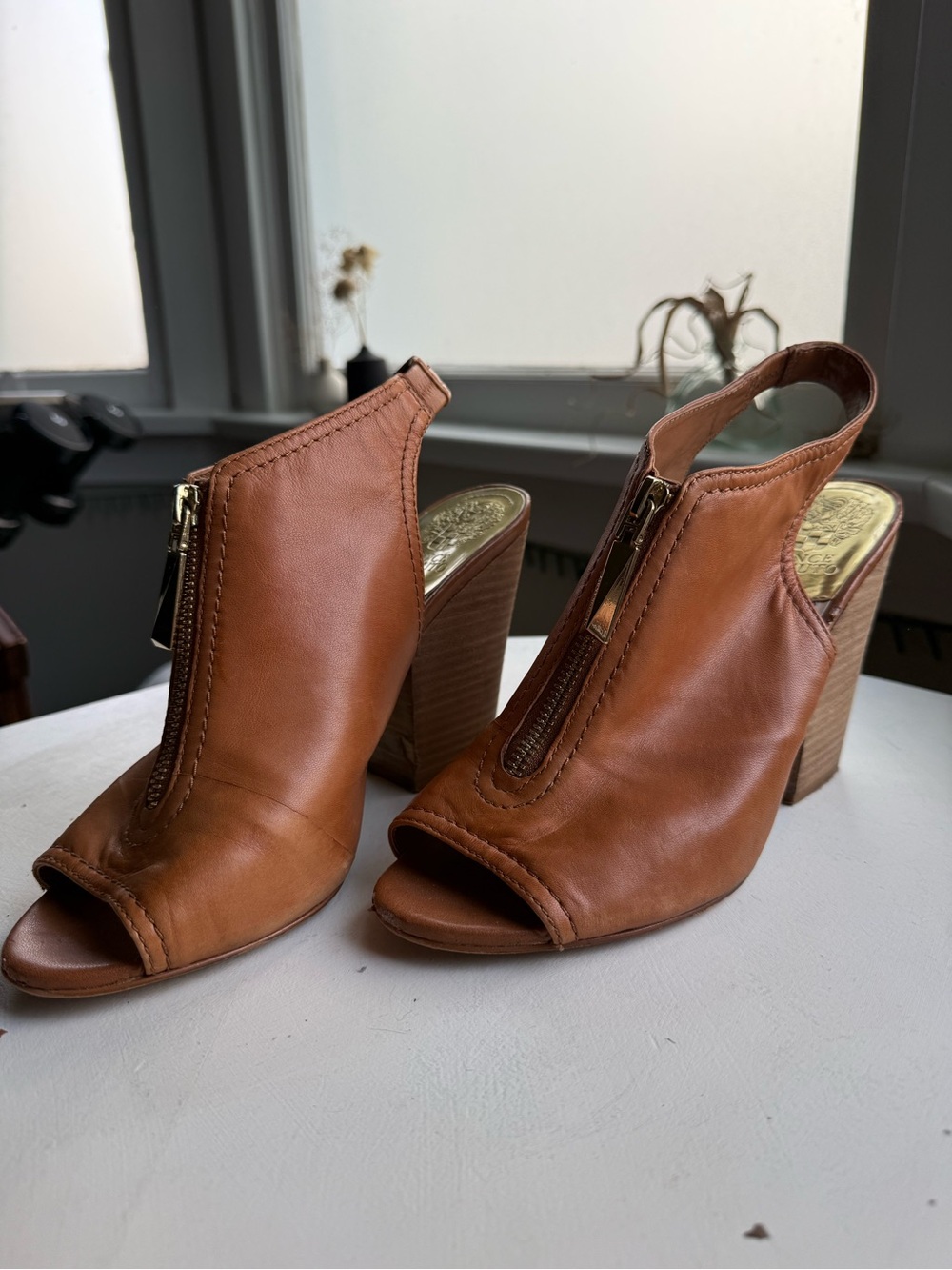 Vince Camuto Brown Leather Heels sz 9